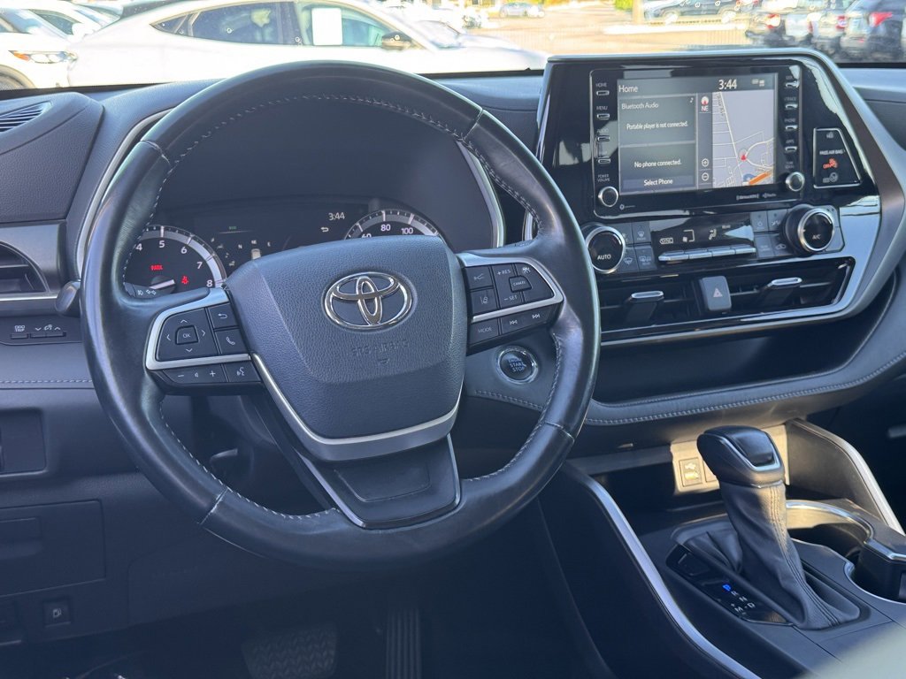 Used 2022 Toyota Highlander XLE image 28