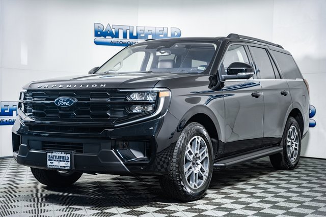 Certified 2025 Ford Expedition Active image 3