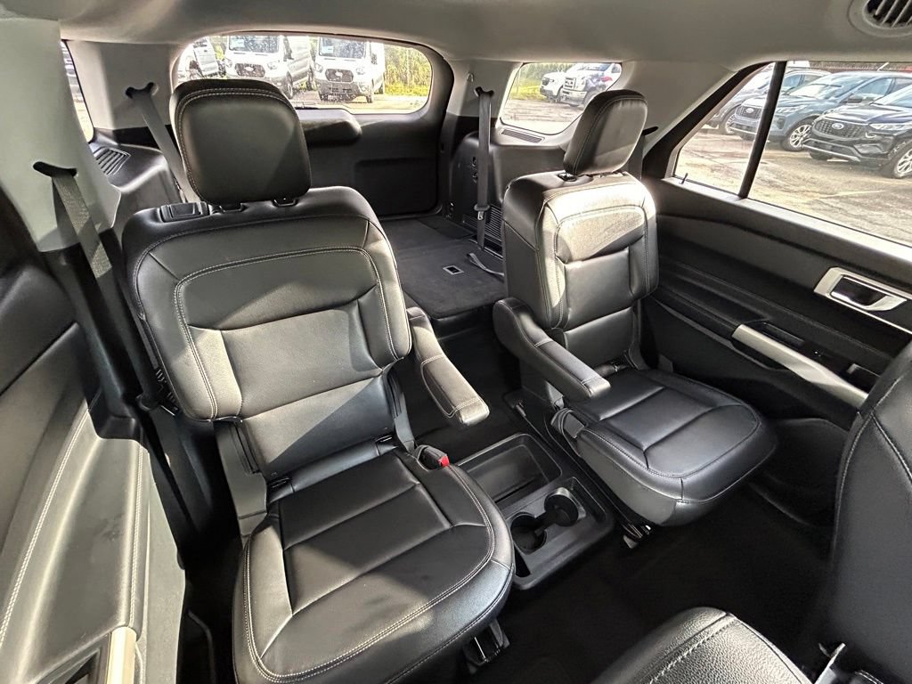 Certified 2021 Ford Explorer XLT w/ Equipment Group 202A RWD image 27