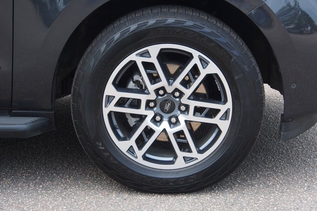 Certified 2025 Ford Expedition Active AWD/4WD image 9