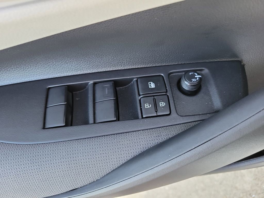 Used 2025 Toyota Corolla LE image 21