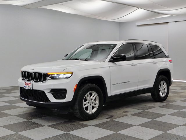 Used 2023 Jeep Grand Cherokee Laredo AWD/4WD image 6
