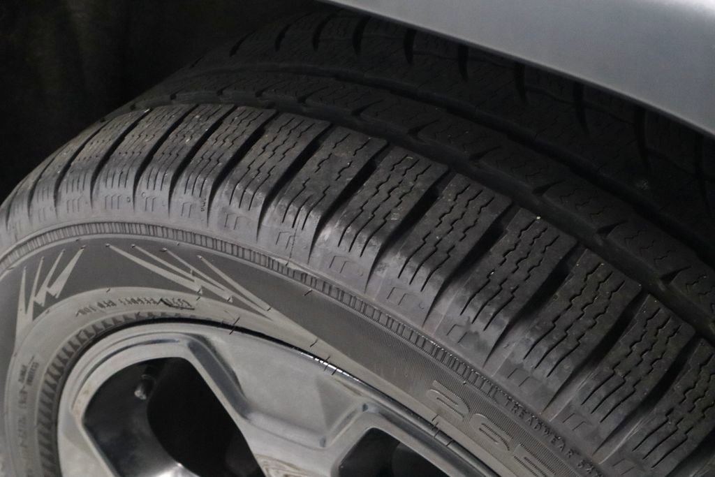 Used 2018 Jeep Grand Cherokee Laredo image 21