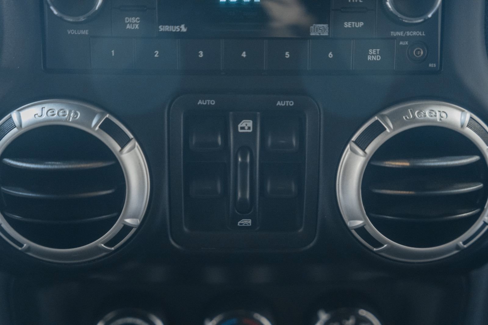 Used 2017 Jeep Wrangler Unlimited Rubicon w/ Connectivity Group image 30