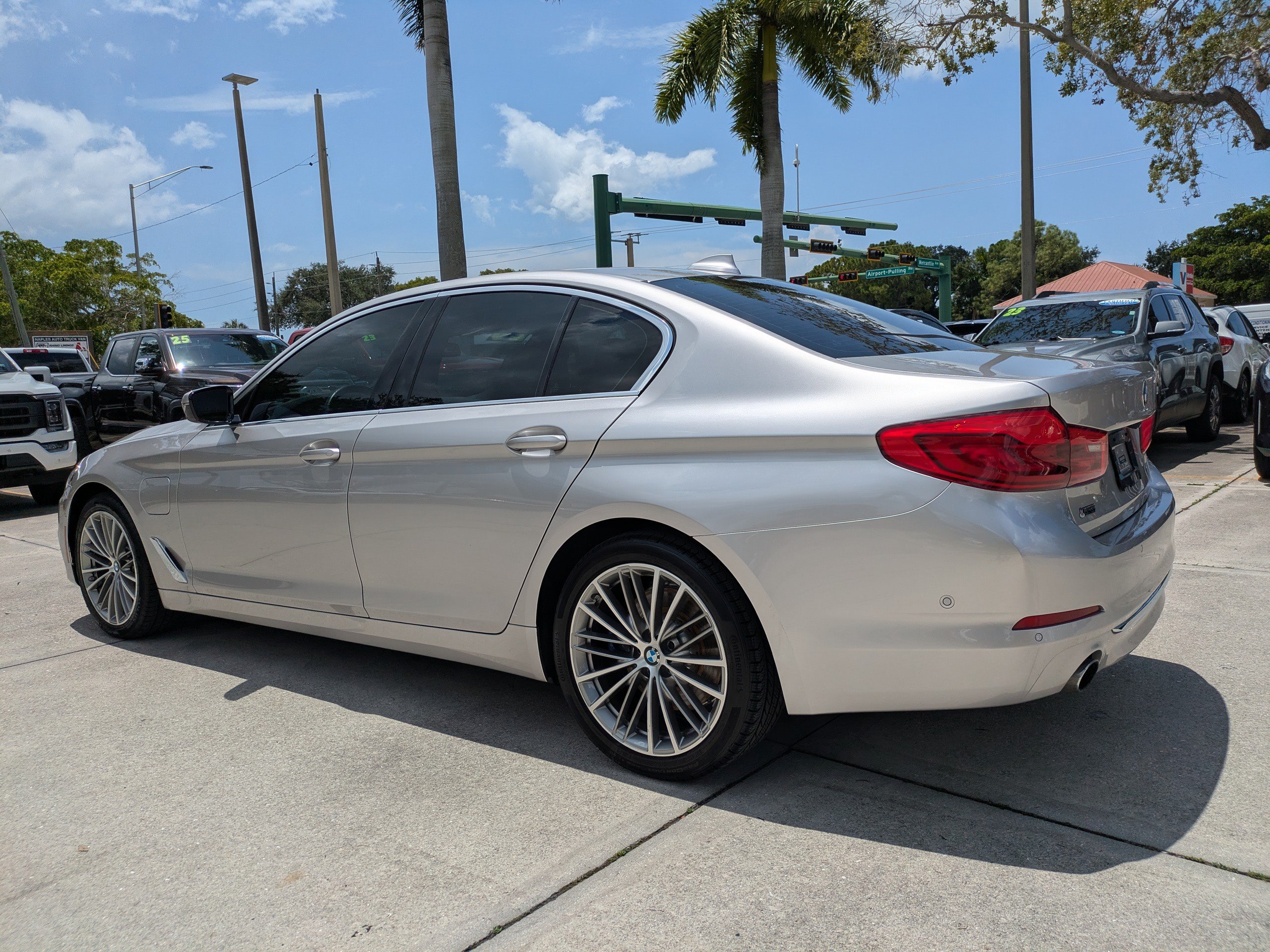 Used 2020 BMW 530e w/ Executive Package RWD image 6