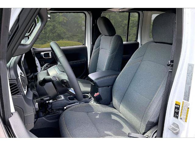 Used 2025 Jeep Wrangler Unlimited Sahara AWD/4WD image 18