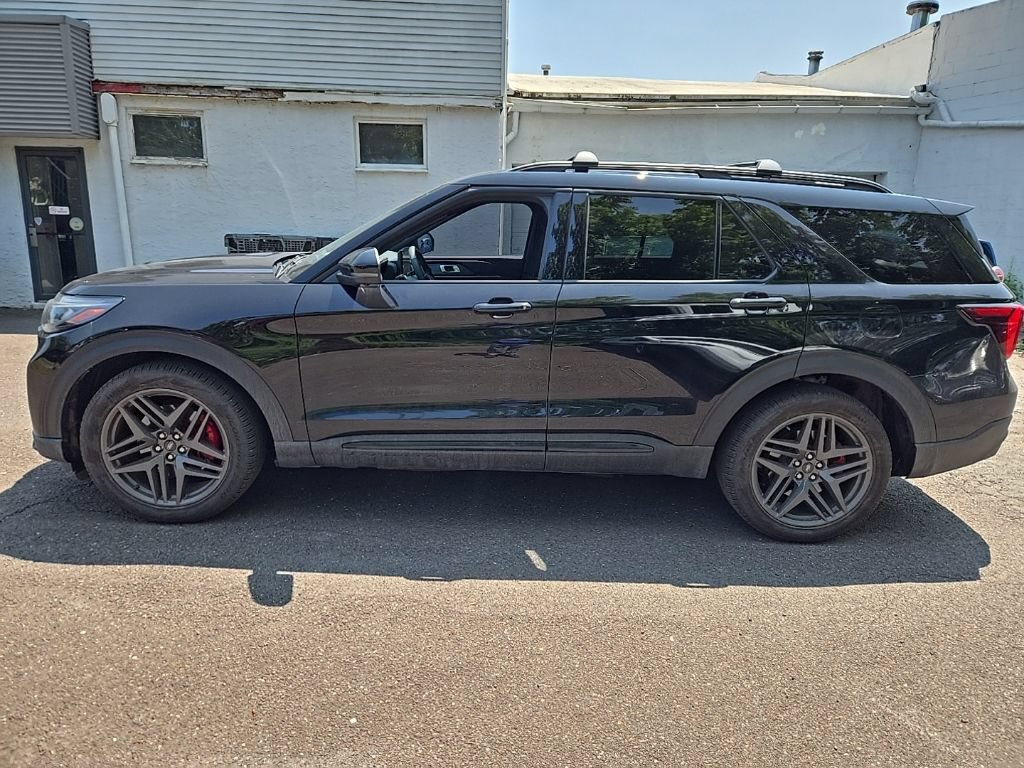 Certified 2025 Ford Explorer ST AWD/4WD image 9