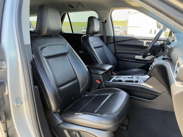 Certified 2022 Ford Explorer XLT w/ Equipment Group 202A image 31