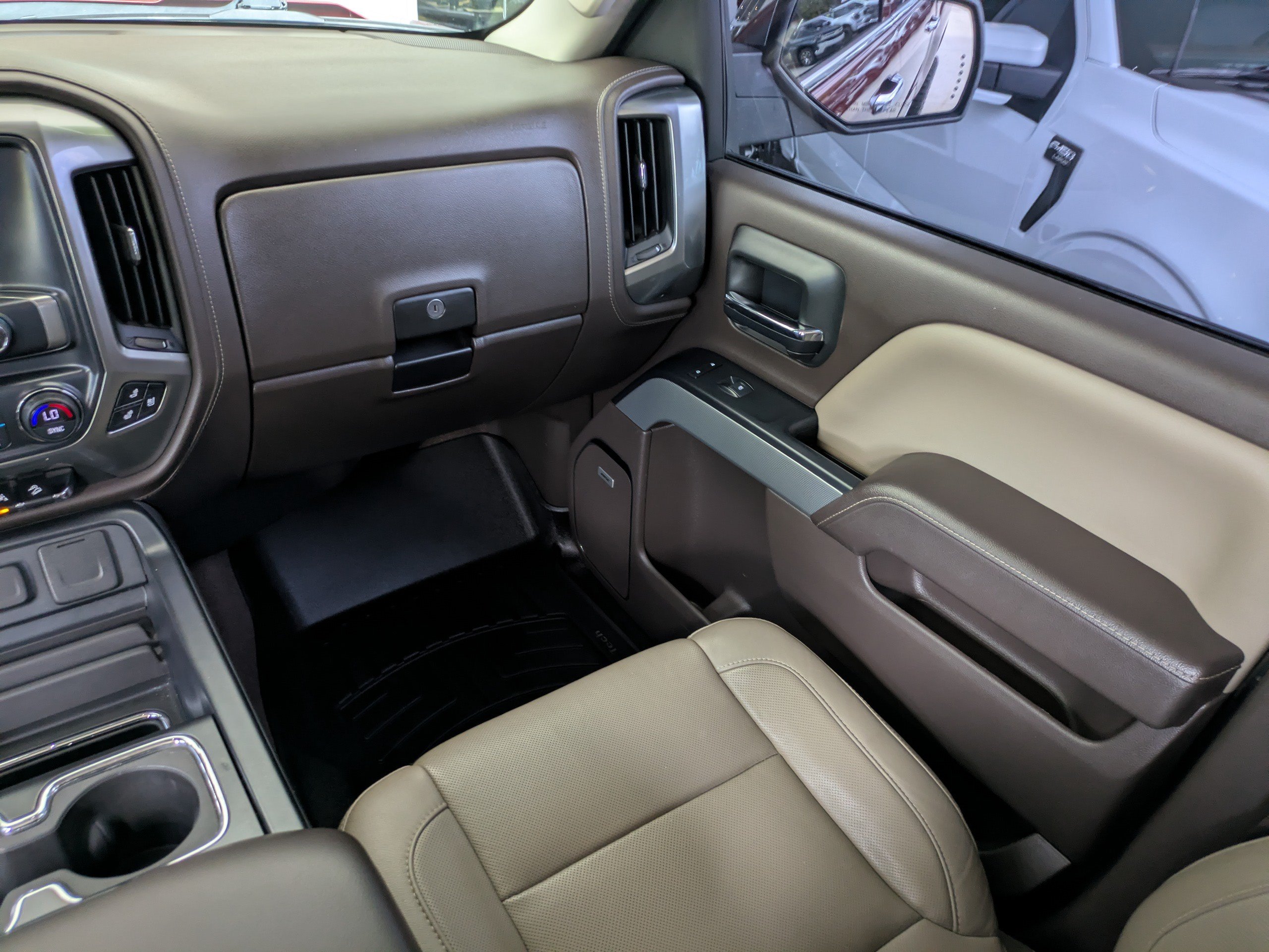 Used 2018 Chevrolet Silverado 1500 LTZ Z71 w/ LTZ Plus Package AWD/4WD image 17