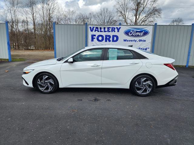 Used 2025 Hyundai Elantra SEL FWD image 2