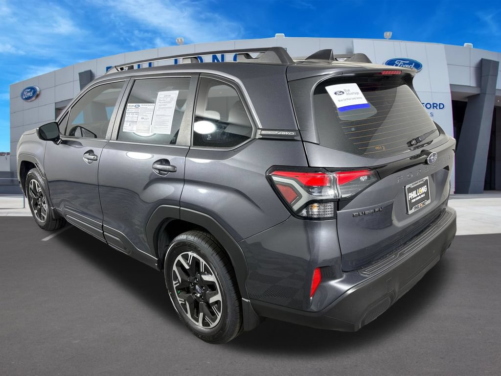 Used 2025 Subaru Forester AWD/4WD image 3