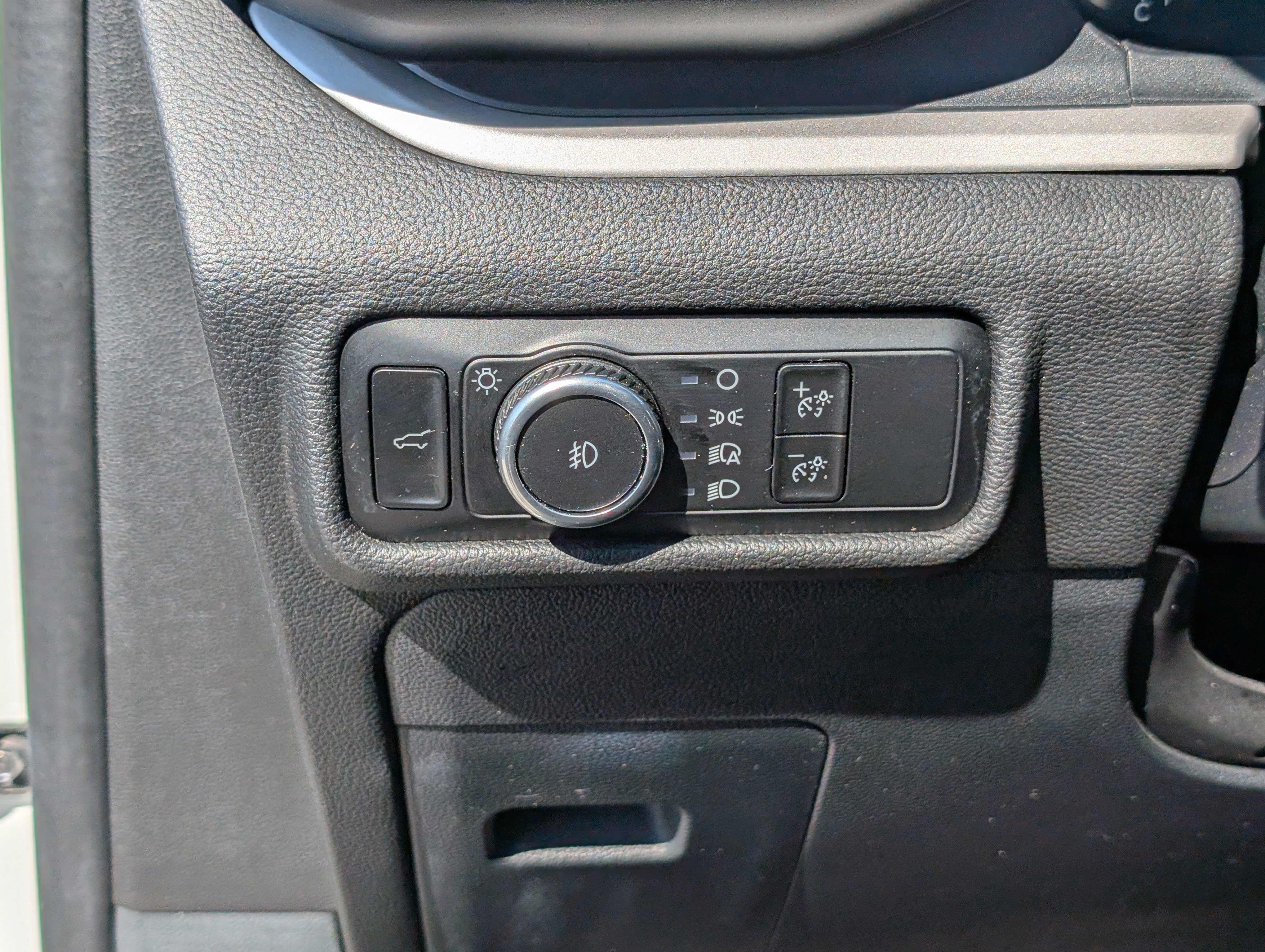 Certified 2023 Ford Explorer XLT w/ Equipment Group 202A AWD/4WD image 26