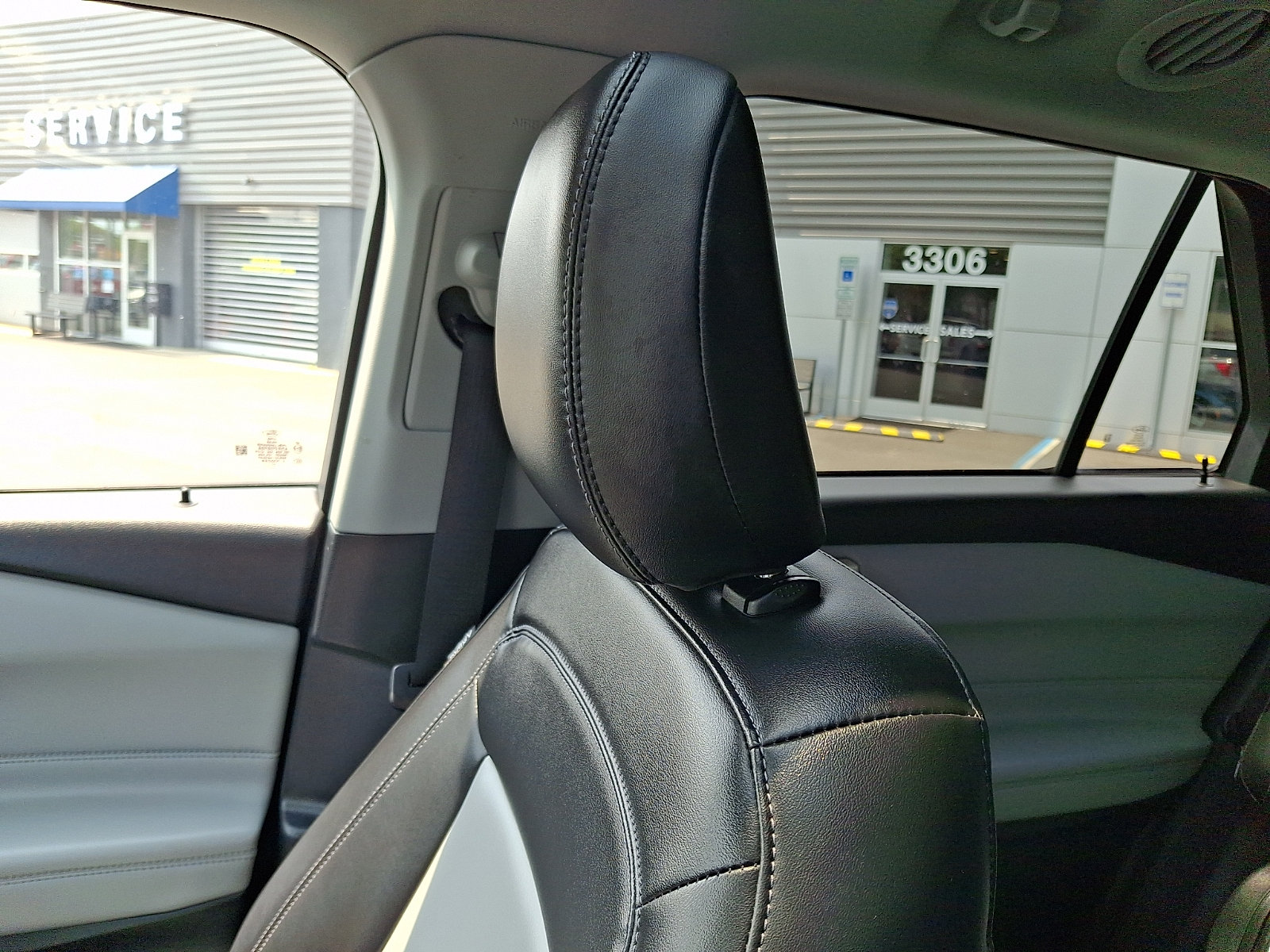 Certified 2022 Ford Explorer XLT w/ Equipment Group 202A AWD/4WD image 17