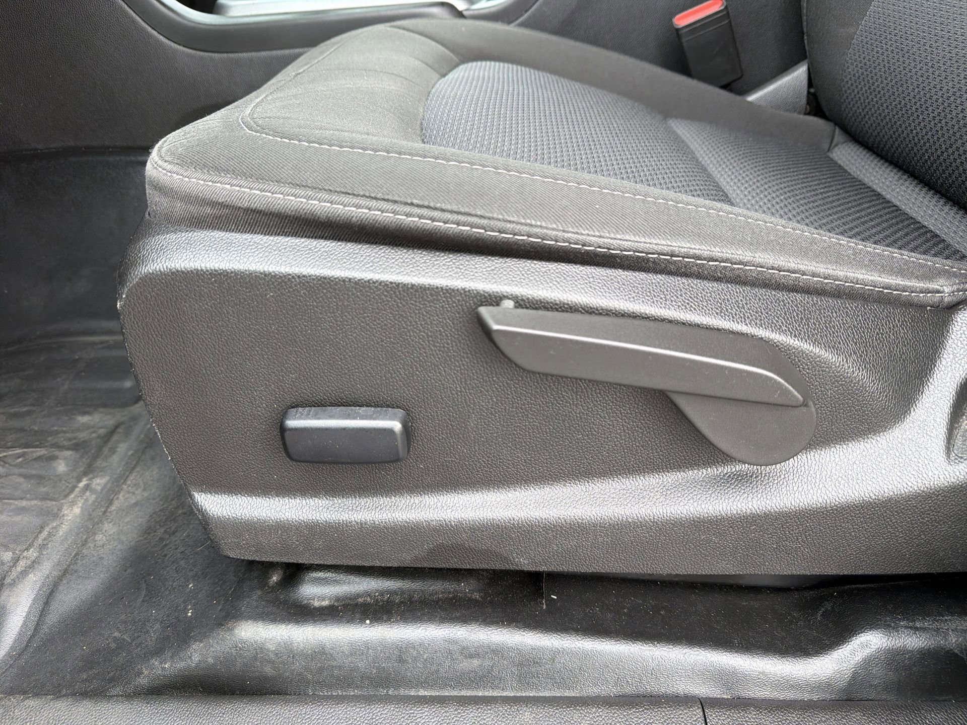 Used 2022 Chevrolet Colorado LT w/ Fleet Safety Package image 24