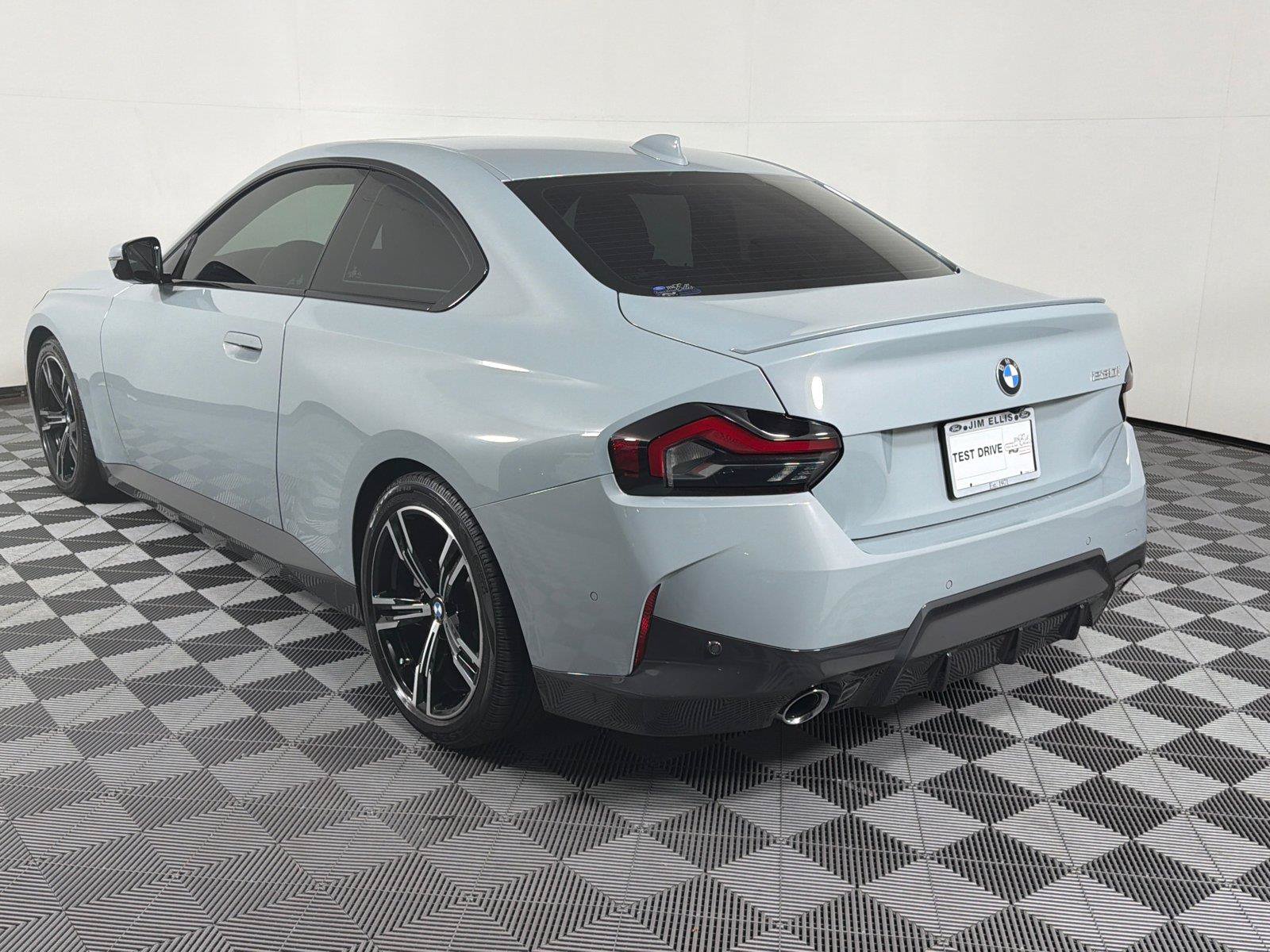 Used 2022 BMW 230i Coupe w/ M Sport Package RWD image 5