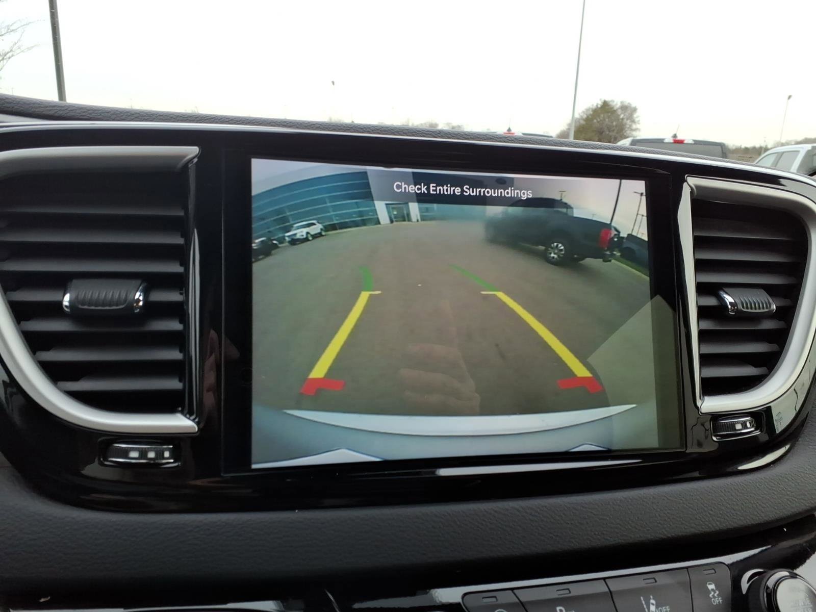 Used 2024 Chrysler Pacifica Touring-L image 20