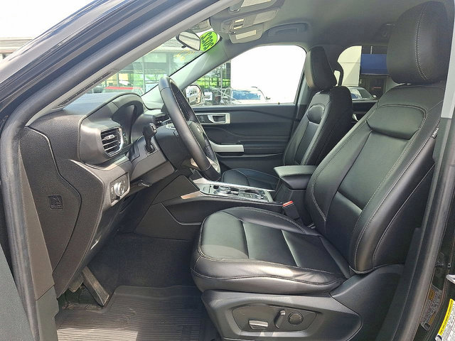 Certified 2022 Ford Explorer XLT w/ Equipment Group 202A image 11