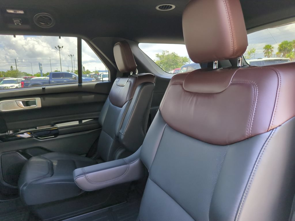 Certified 2022 Ford Explorer Platinum w/ Equipment Group 601A AWD/4WD image 18