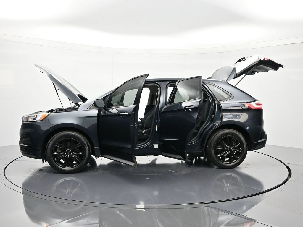 Certified 2022 Ford Edge SE w/ Black Appearance Package image 62