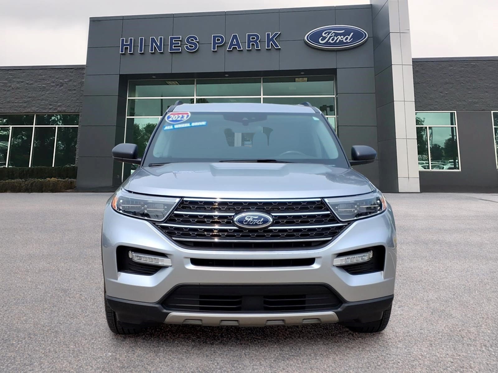 Certified 2023 Ford Explorer XLT w/ Equipment Group 202A AWD/4WD image 2