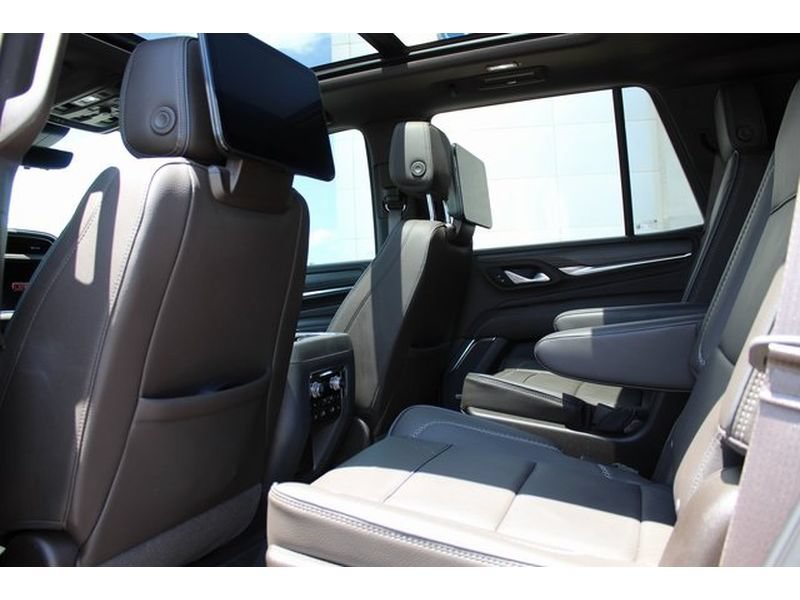 Used 2024 GMC Yukon Denali w/ Advanced Technology Package AWD/4WD image 14