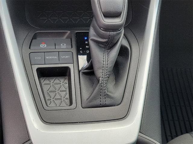Used 2022 Toyota RAV4 XLE image 32