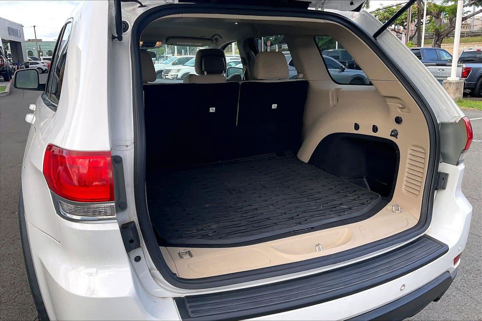 Used 2019 Jeep Grand Cherokee Laredo AWD/4WD image 18
