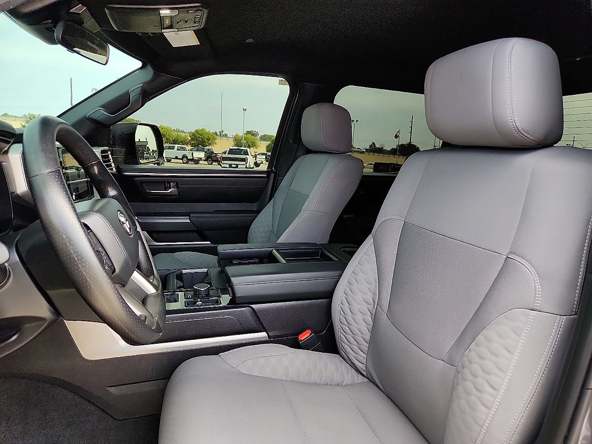 Used 2025 Toyota Tundra SR5 w/ SR5 Convenience Package AWD/4WD image 7