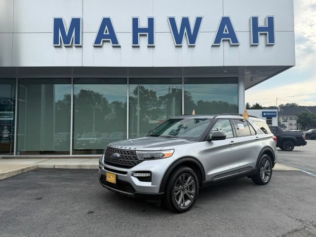 Certified 2021 Ford Explorer XLT w/ Equipment Group 202A AWD/4WD image 2