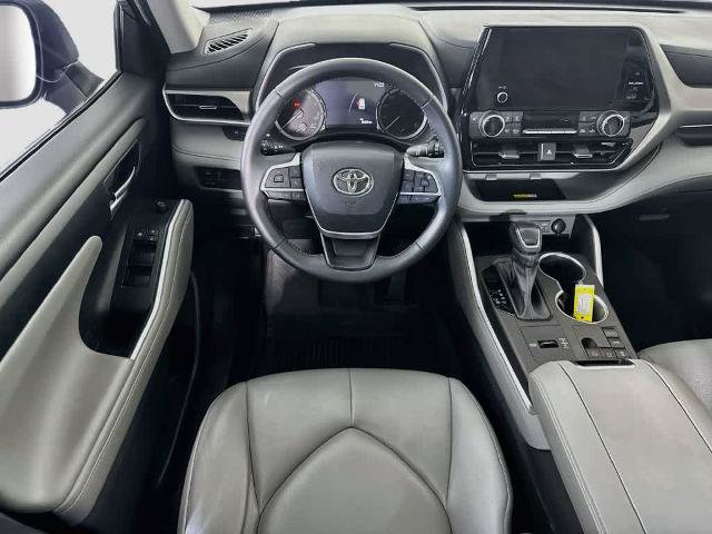 Used 2023 Toyota Highlander XLE FWD image 10