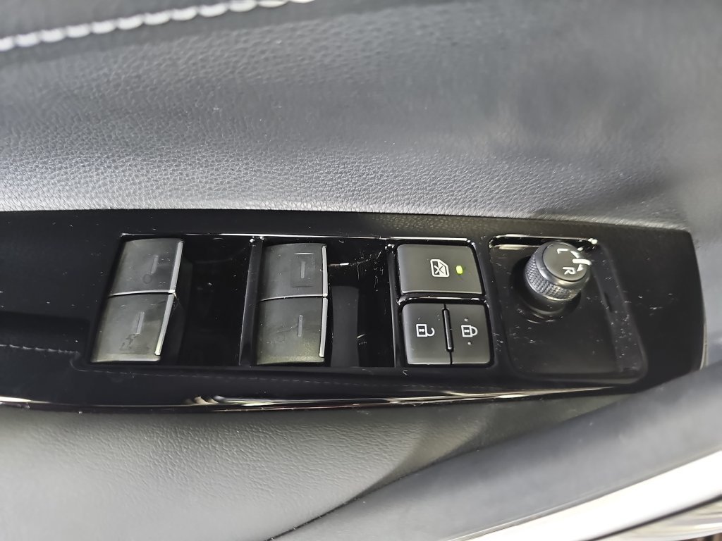 Used 2026 Toyota Corolla XSE FWD image 26