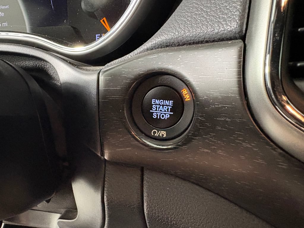 Used 2018 Jeep Grand Cherokee Altitude AWD/4WD image 22