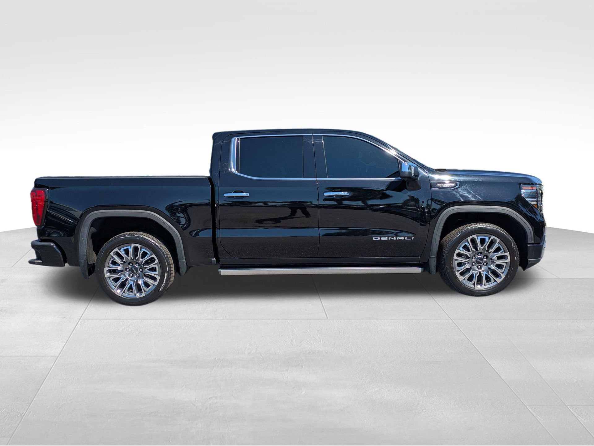 Used 2023 GMC Sierra 1500 Denali Ultimate AWD/4WD image 4
