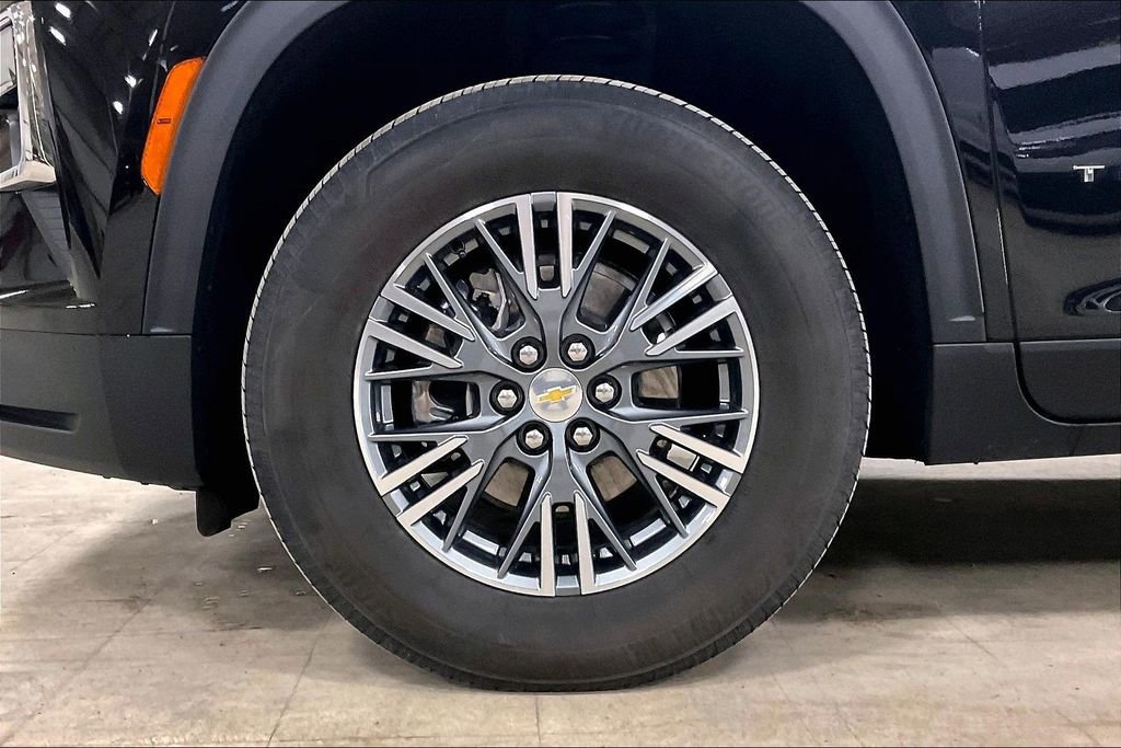 Used 2025 Chevrolet Traverse LT AWD/4WD image 11