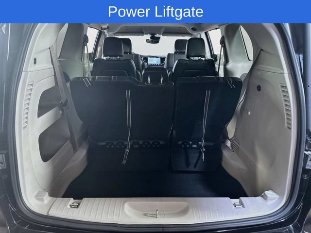 Used 2024 Chrysler Pacifica Touring-L FWD image 10