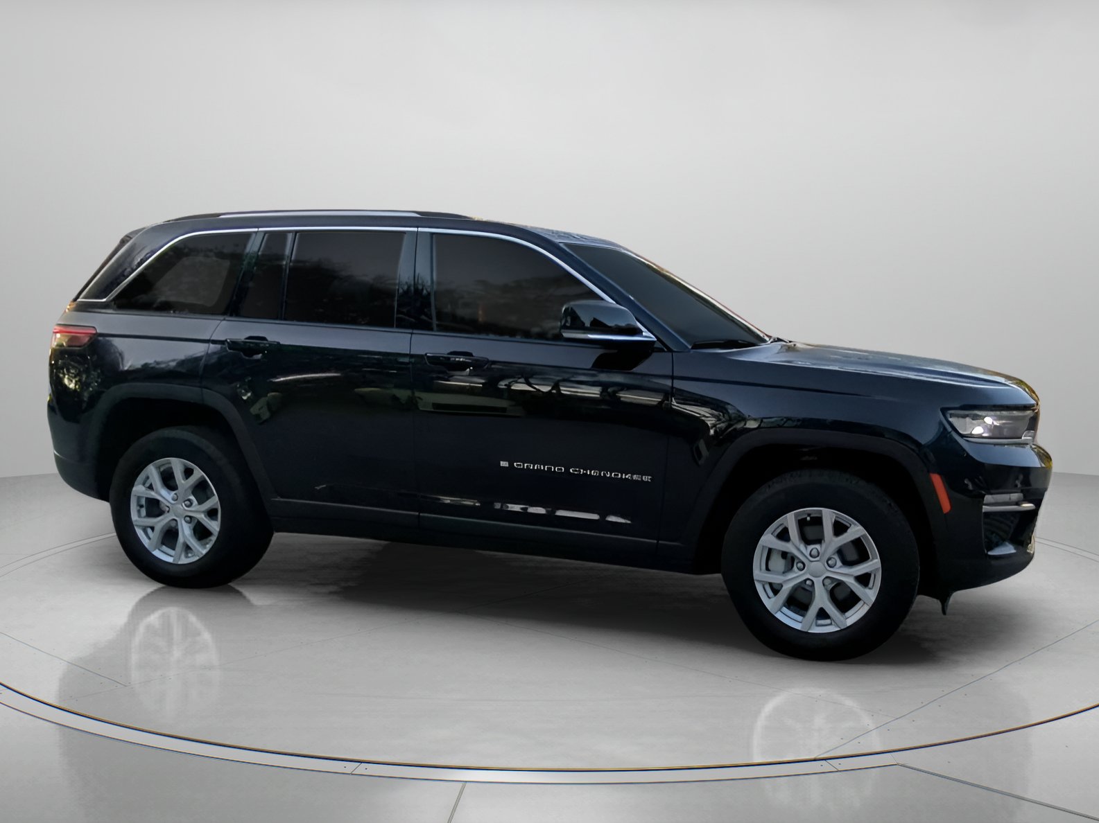 Used 2023 Jeep Grand Cherokee Limited w/ Luxury Tech Group II AWD/4WD image 34