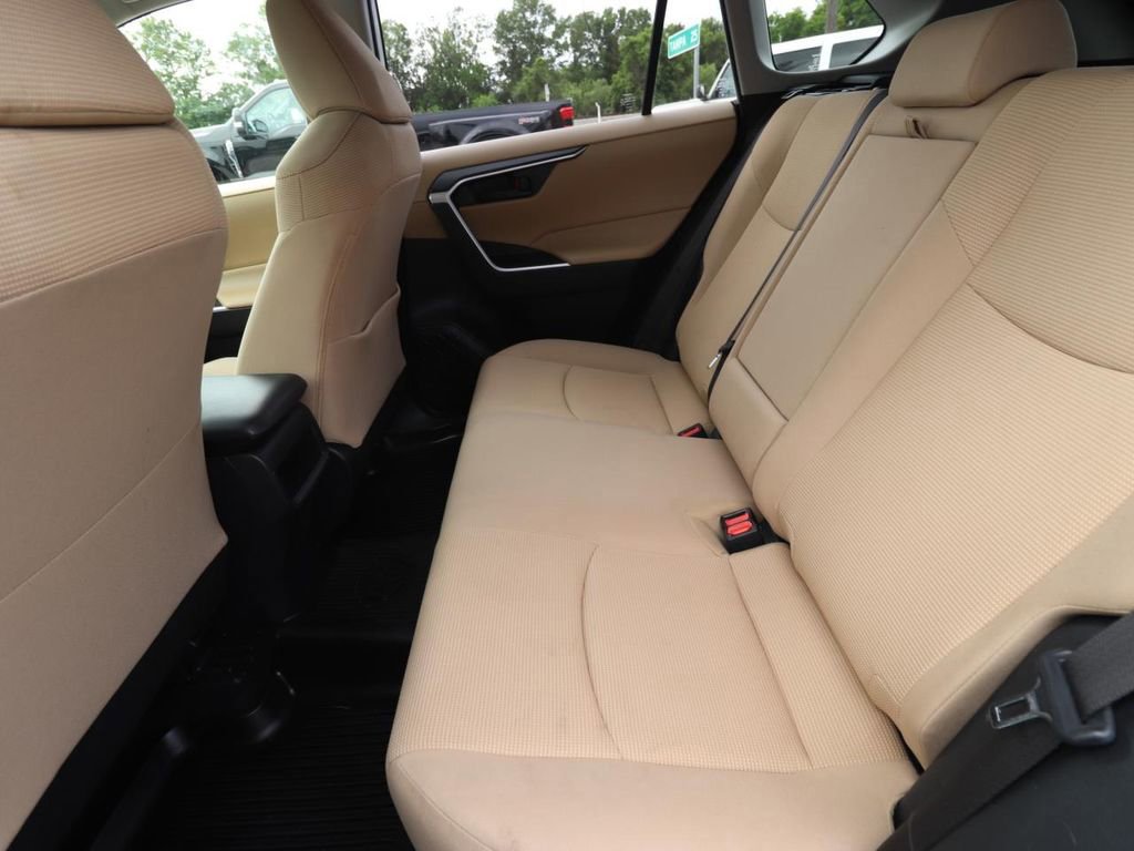 Used 2019 Toyota RAV4 LE image 13