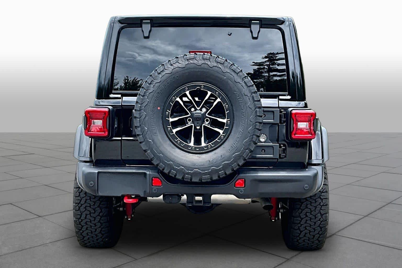 Used 2025 Jeep Wrangler Rubicon AWD/4WD image 5