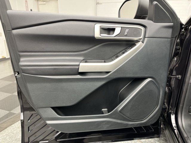 Certified 2023 Ford Explorer XLT w/ Equipment Group 202A AWD/4WD image 9