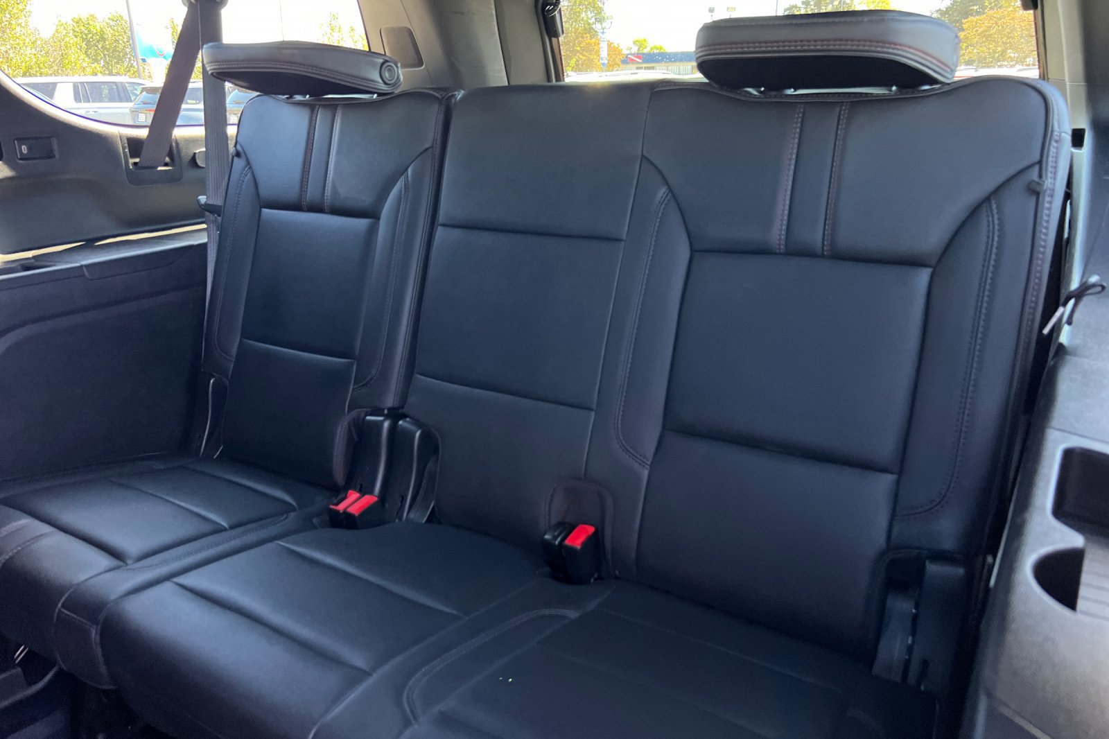Used 2022 Chevrolet Suburban RST w/ Luxury Package AWD/4WD image 17