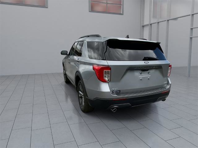 Certified 2022 Ford Explorer XLT w/ Equipment Group 202A image 5