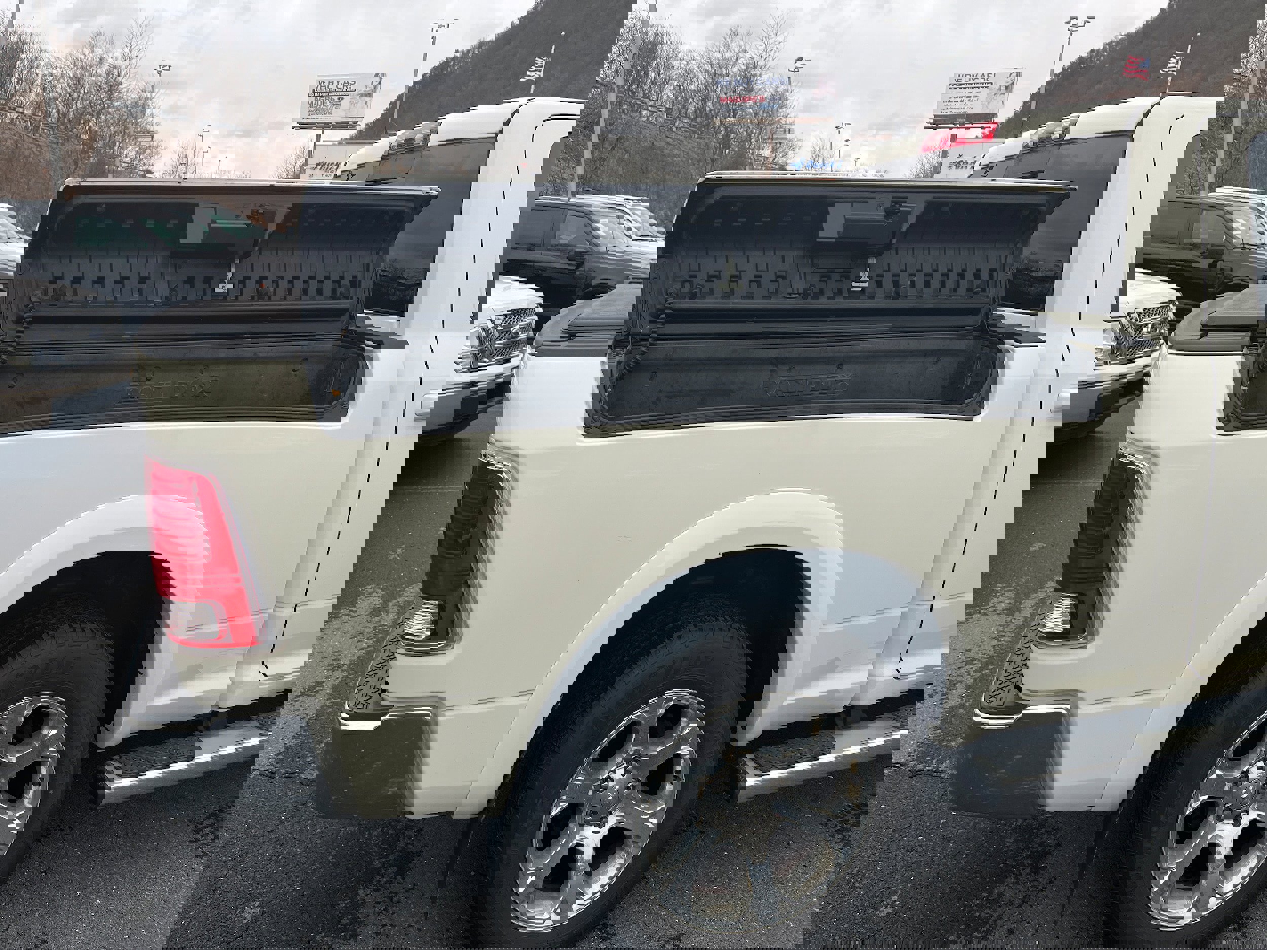 Used 2017 RAM 1500 Laramie w/ Convenience Group image 5