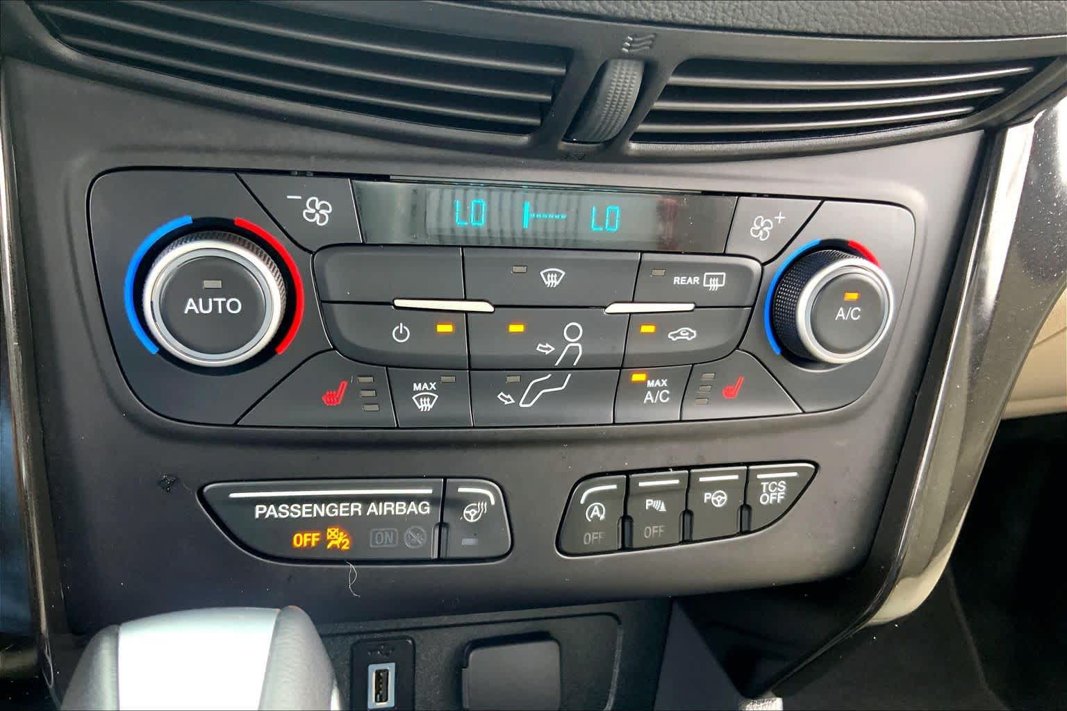 Certified 2018 Ford Escape SE w/ Ford Safe & Smart Package AWD/4WD image 30