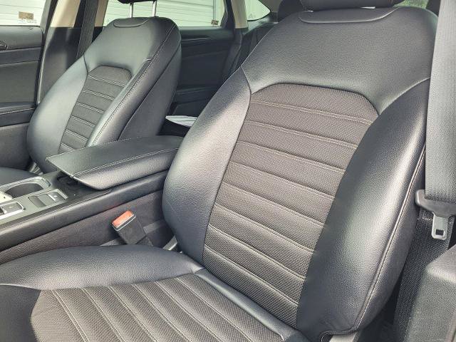 Certified 2018 Ford Fusion SE w/ Equipment Group 201A FWD image 21