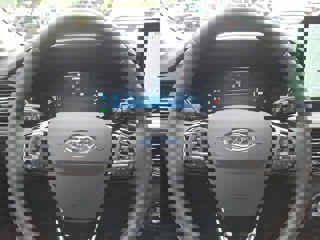 Certified 2023 Ford Escape SE w/ PHEV Premium Package image 21