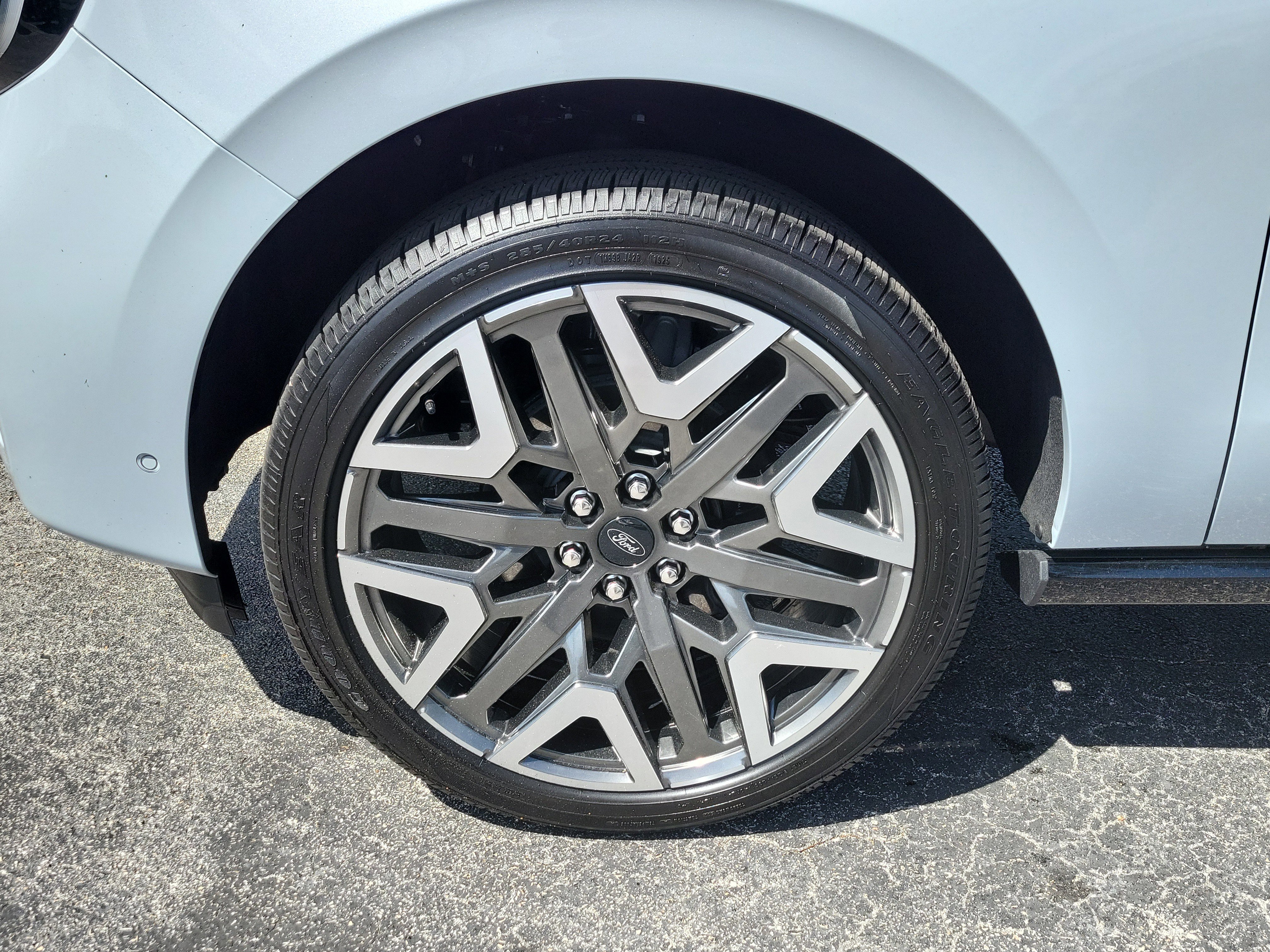 Certified 2025 Ford Expedition Platinum w/ Platinum Ultimate Package image 8