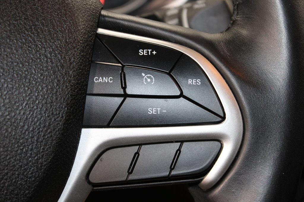 Used 2018 Jeep Cherokee Latitude Plus FWD image 34