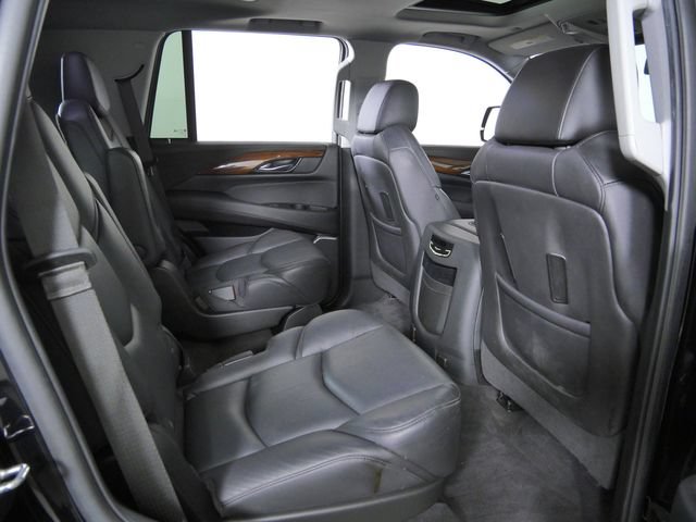 Used 2020 Cadillac Escalade Luxury w/ Escalade Sport Edition AWD/4WD image 15