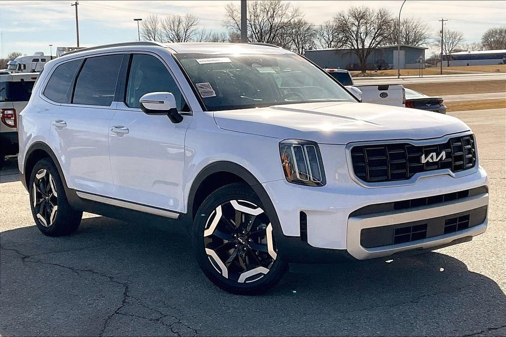 Used 2025 Kia Telluride S image 3
