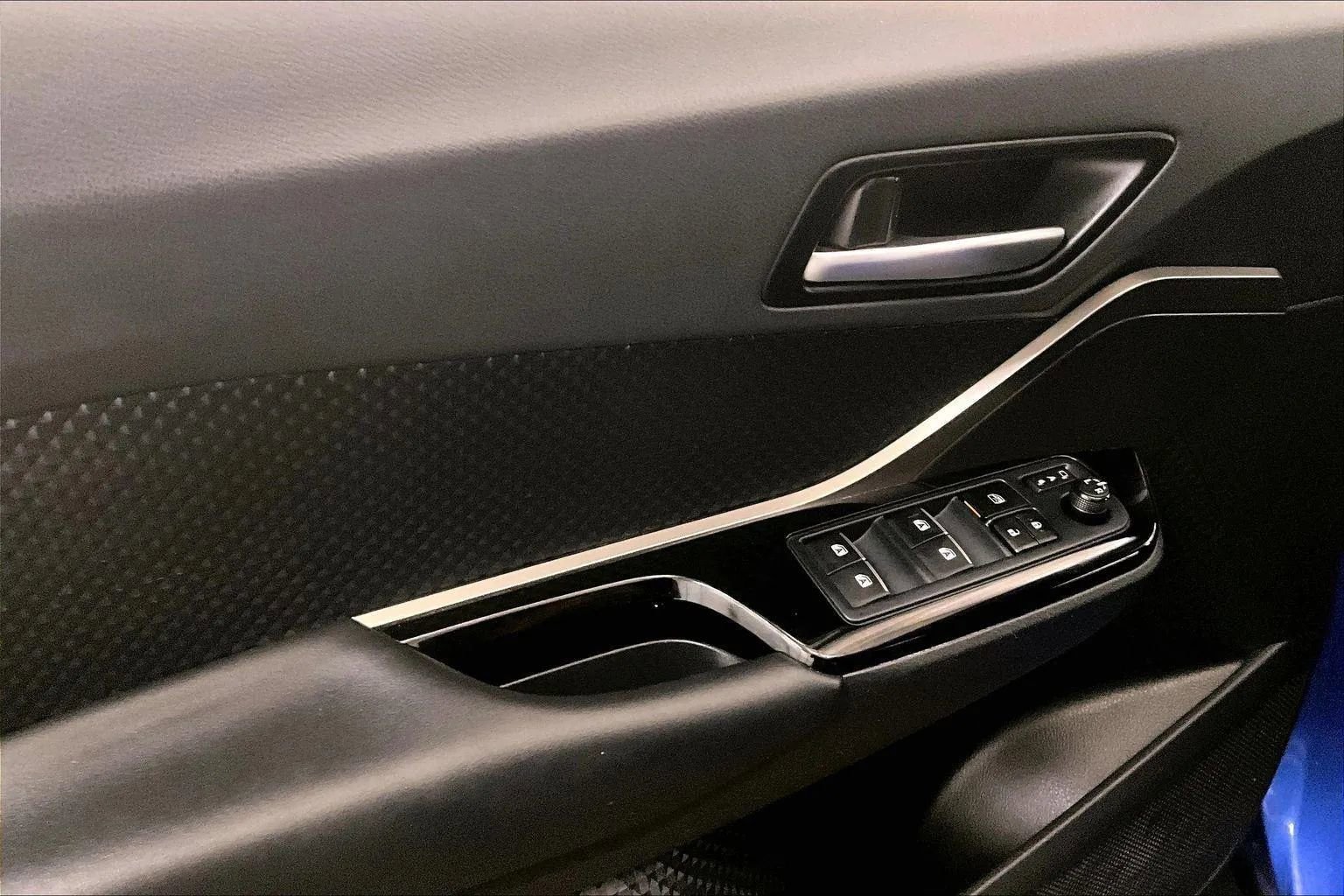 Used 2019 Toyota C-HR XLE image 22